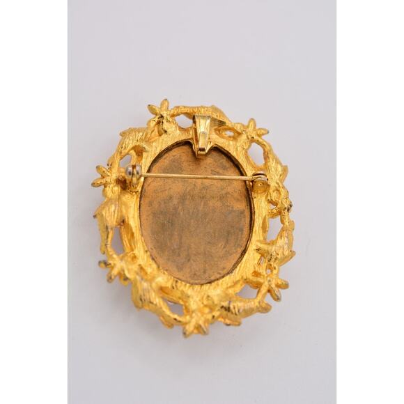 Vintage Oval Flower Pin Brooch Brushed Gold 3D Textured Petals Antique 60s BinB